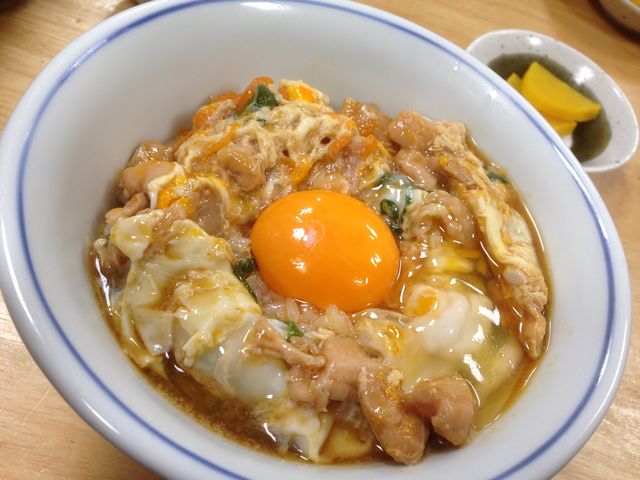 生卵がのった親子丼_鳥喜多