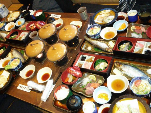 ミニ鍋あり、茶わん蒸しあり、お刺身あり、もうお腹いっぱい♪_エビス水産高屋店