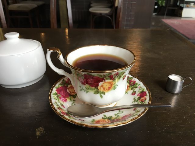 コーヒーカップはロイヤルアルバート_G線