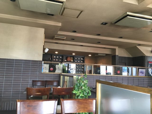 広い店内。テーブル席でゆっくりできます。_G線