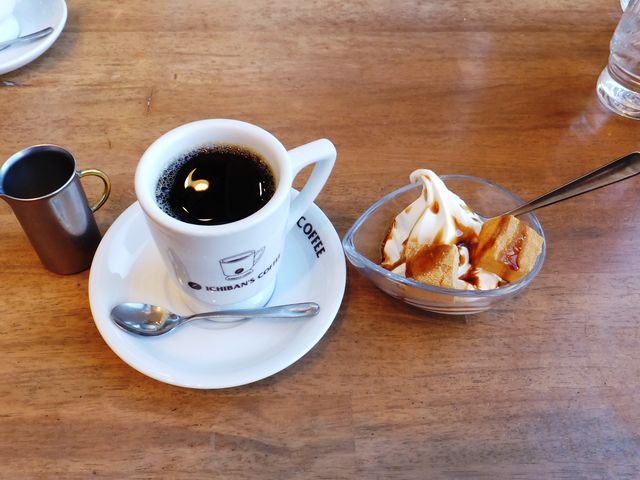 日替わりランチだけに追加できるドリンク・デザートセット。200円はお得。_いちばん珈琲