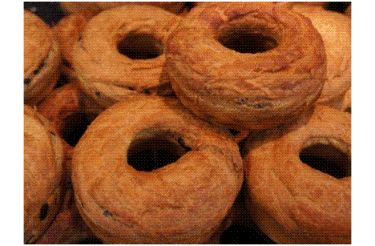 開店直後にいったのでたくさんありましたが、とぶように売れていきました_Heart Bread ANTIQUE クロスタワー ア・ベイ青森店