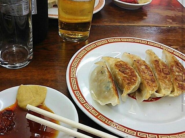 カリッと焼けてて一口で食べやすいサイズ_亀戸餃子 本店