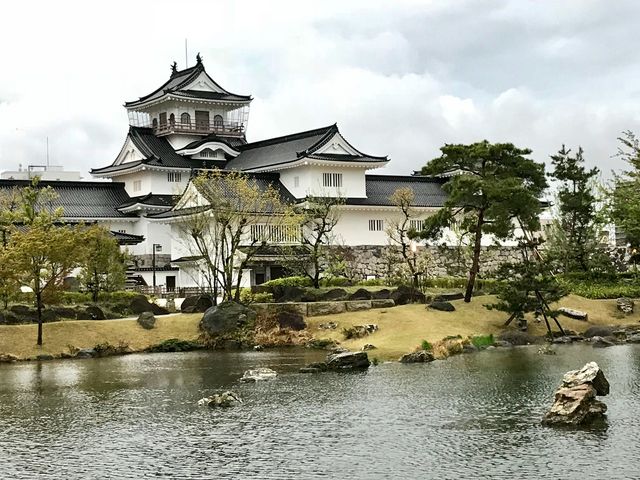 富山城址公園