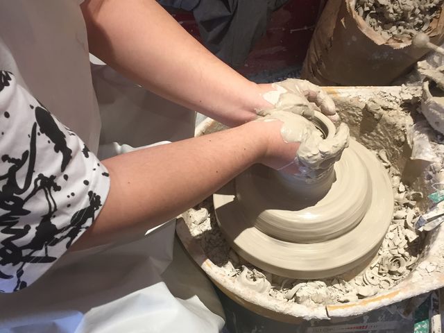 電気ろくろ初体験。_伊勢焼陶芸体験工房