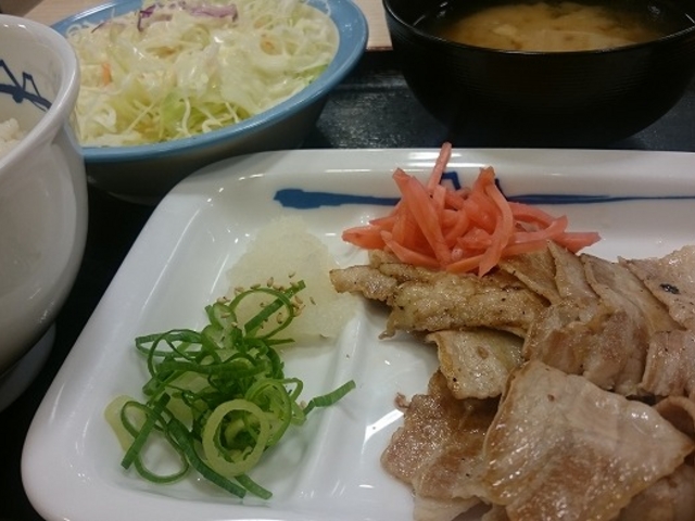 予想以上にヘルシーな定食_松屋 三軒茶屋店