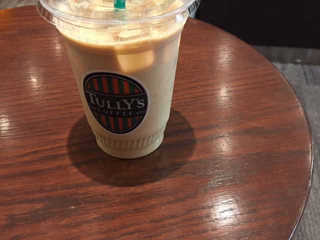 オープンな雰囲気のお店_タリーズコーヒー TULLY'S アトレヴィ巣鴨