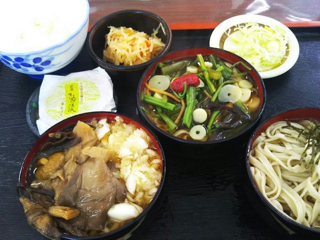 おそば山盛り_龍王峡 滝見茶屋