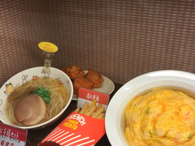 唐揚げやフライドポテトのサイドメニューもあります。_春陽堂くずは店