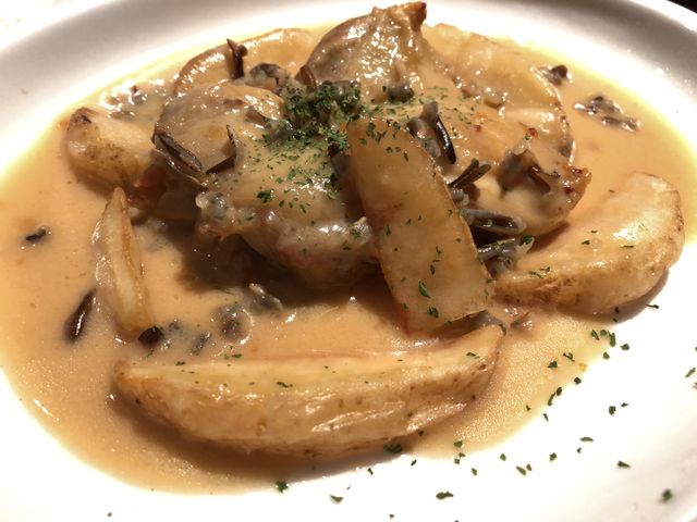 チキンのクリーム煮。しつこくなく柔らかくて良かった。_ビストロ グランビア