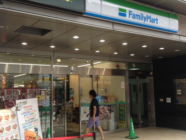 店頭_サブウェイ御茶ノ水駅前ファミリーマート店