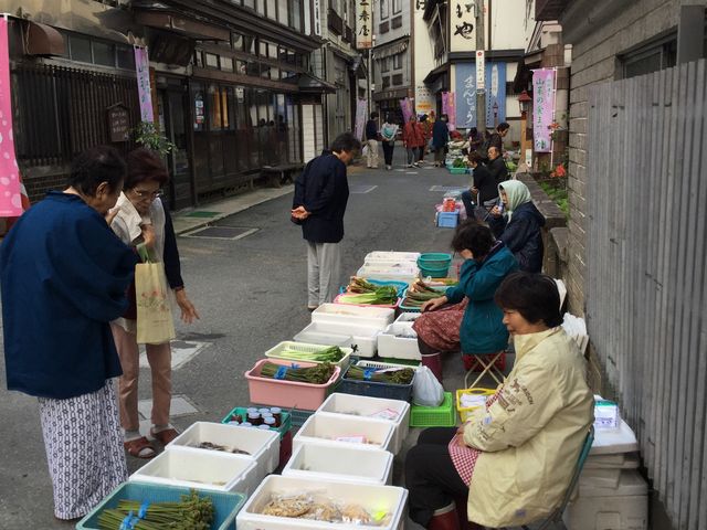 朝市会場です。_肘折温泉の朝市