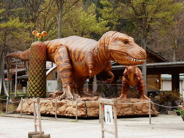 道の駅九頭竜の動く恐竜_道の駅九頭竜・和泉村ふれあい会館