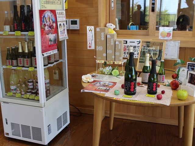お土産品もあります_アップルランド山の駅おとえ
