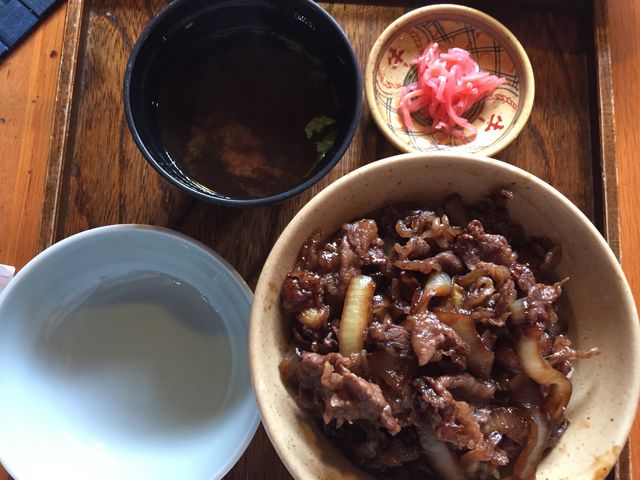 こてこての牛丼_おかげ横丁・豚捨