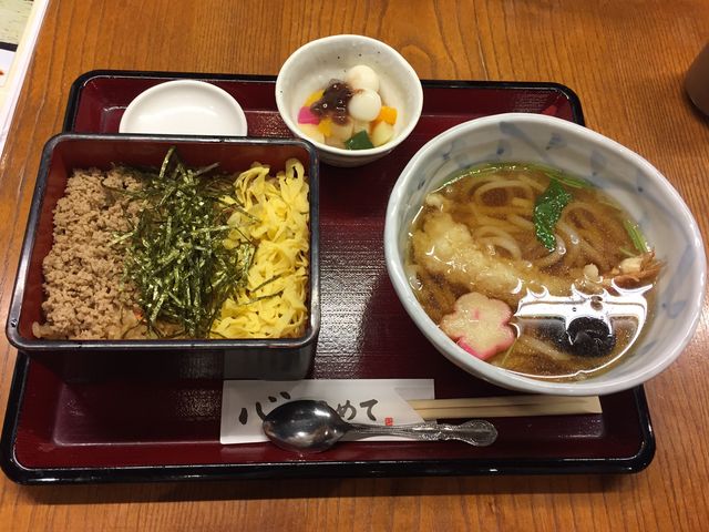個人的におすすめなのが小町セットです。そぼろご飯とうどんが美味しいです。_博多綱場町 そば茶屋 華元 イオン鹿児島ショッピングセンター店