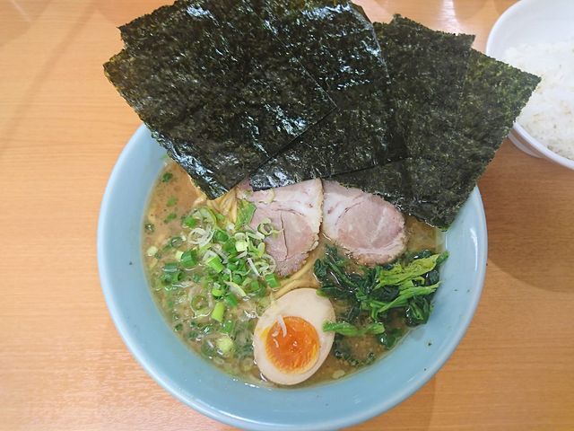 パンチの効いたスープにノリがたっぷり_らすた