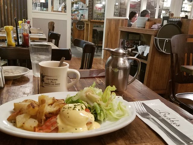 エッグベネディクト_バビーズ ヤエチカ(Bubby’s)
