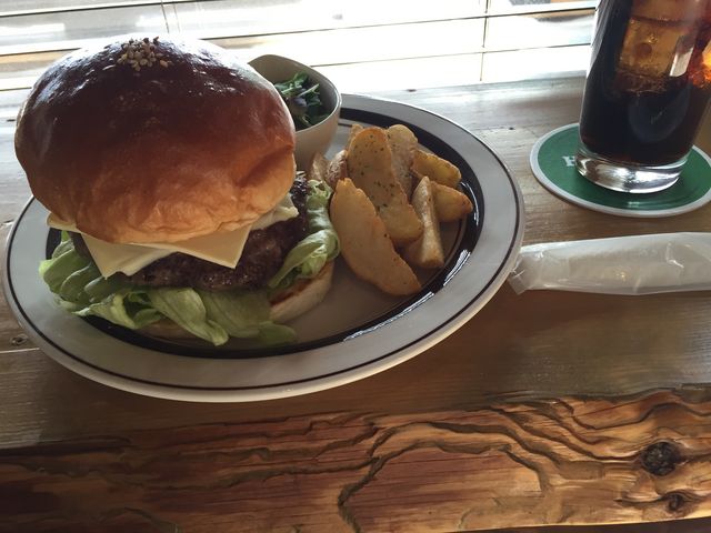ハンバーガー_Bellous Field Beach ベローズ フィールド ビーチ
