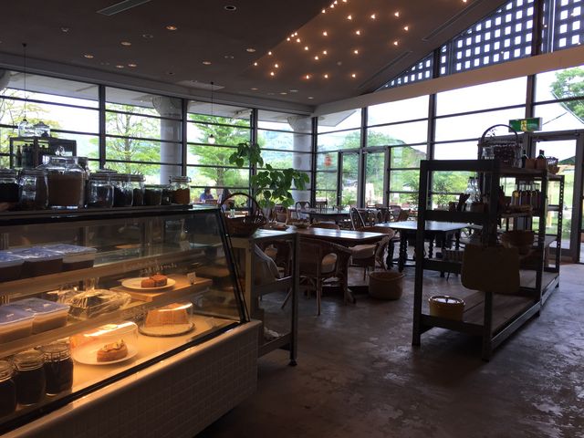 店内_陶芸の森 パノラマカフェ 美味しい広場