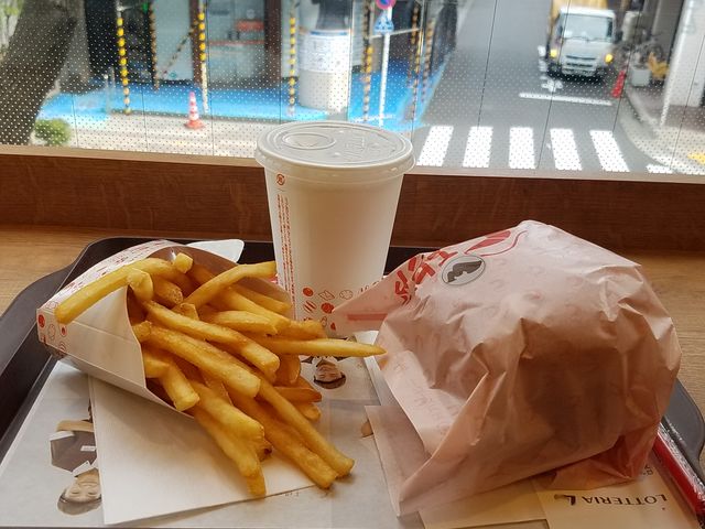 カウンター席_ロッテリア葛西駅店