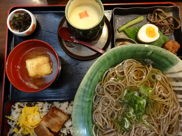 ランチタイムはかなりお得_馬方そば 大地