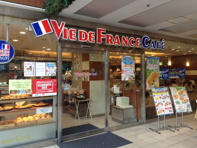 BIGBOX一階 店頭_ヴィ・ド・フランスカフェ高田馬場店
