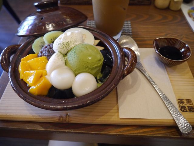 鍋に入ったパフェ。_黒糖茶房