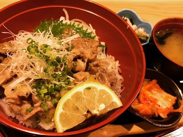 塩豚丼650円_七吾三家 はなれ