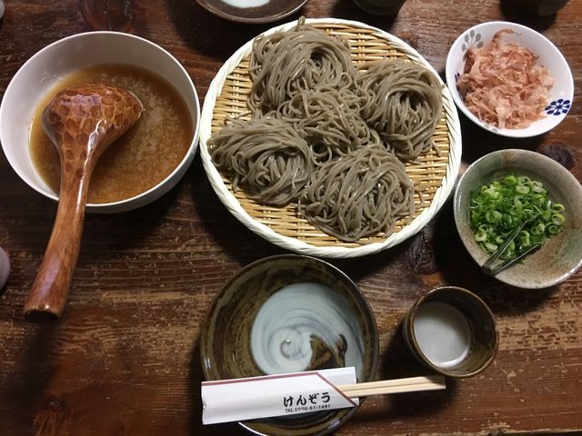 五合そば。おろしそばとけんぞうそばの両方を味わうことができます。_けんぞう