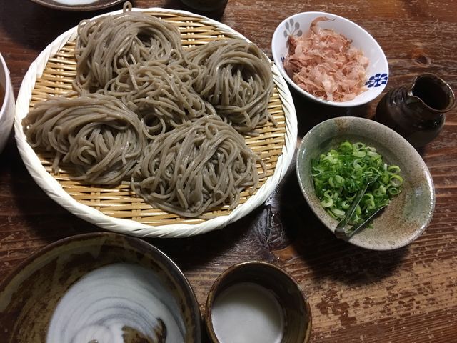 けんぞうそばは辛味大根のつけ汁。_けんぞう
