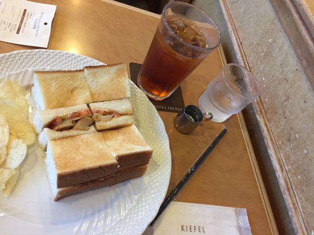 照り焼きチキンサンド_キーフェル カフェダイニング阪急グランドビル30F