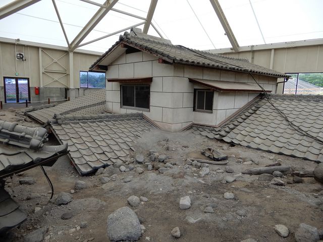 1階が埋まってしまっています_土石流被災家屋保存公園