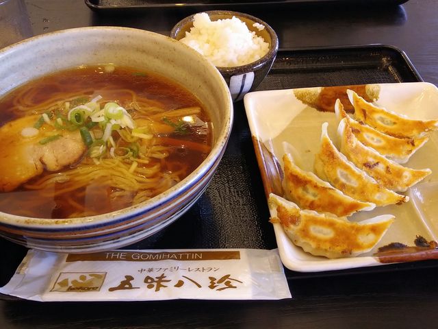 餃子とラーメンのセット640円_五味八珍殿田橋店