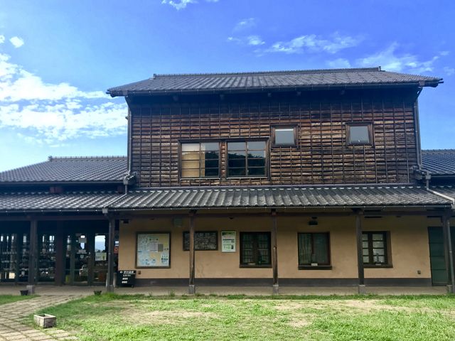 レトロチックな建物が風情があります。_宇川温泉よし野の里