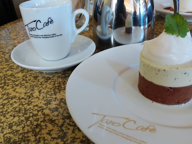 あまり食べたことのないミントケーキを注文しました。_TARO CAFE