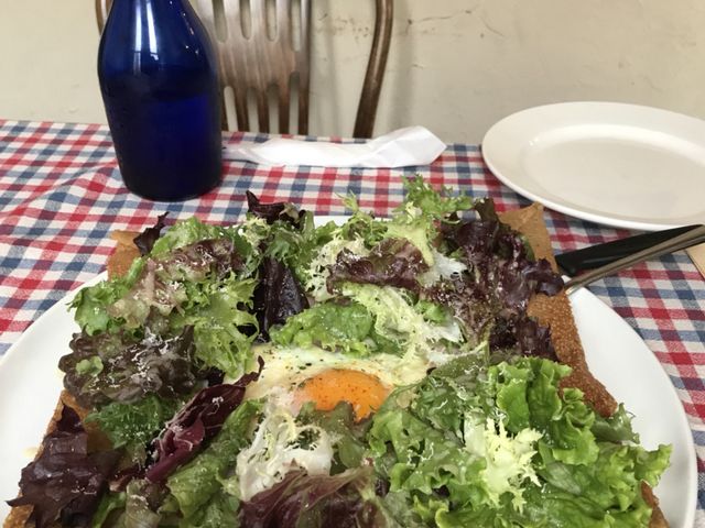 信州産野菜とそば粉のガレット
大きさも味も大満足です
写真はチーズ、ハム、卵のラ・コンプレです。_Cafe Tac