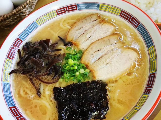 「ニンニクいれますか?」と運ばれて来た時に きかれて その場で トッピング。
_玉龍