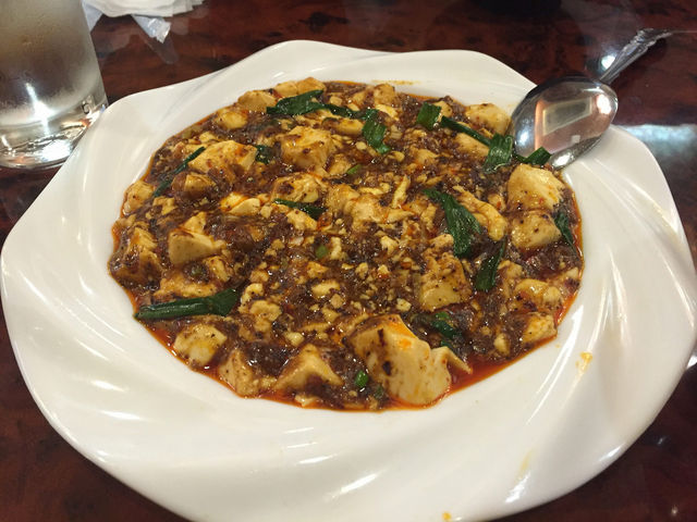 麻婆豆腐。家庭では出せない本格的な味わい。_氷花餃子
