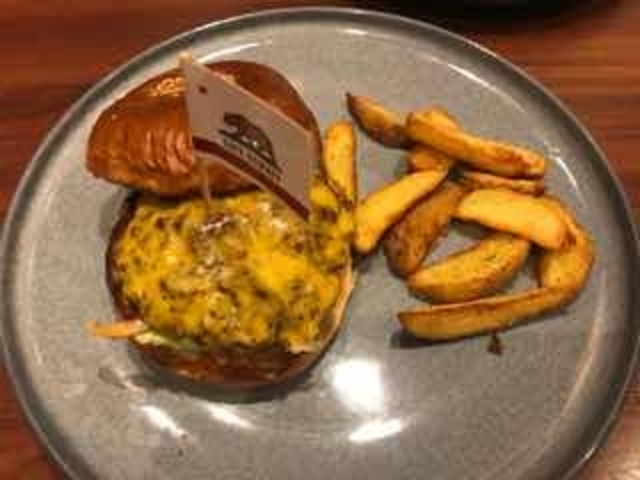 チーズバーガー_cafe DOWNEY 日赤イースト店