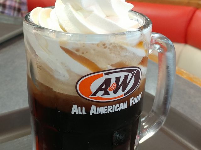 ルートビアはおかわり自由_A&W 名護店