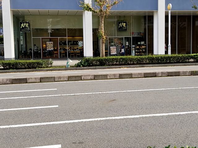 大きなガラス窓で解放感があります_大戸屋ごはん処みなとみらいビジネススクエア店