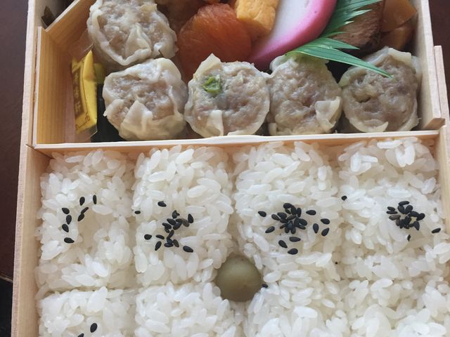 シウマイ弁当は幕内弁当です_崎陽軒・横浜駅中央店