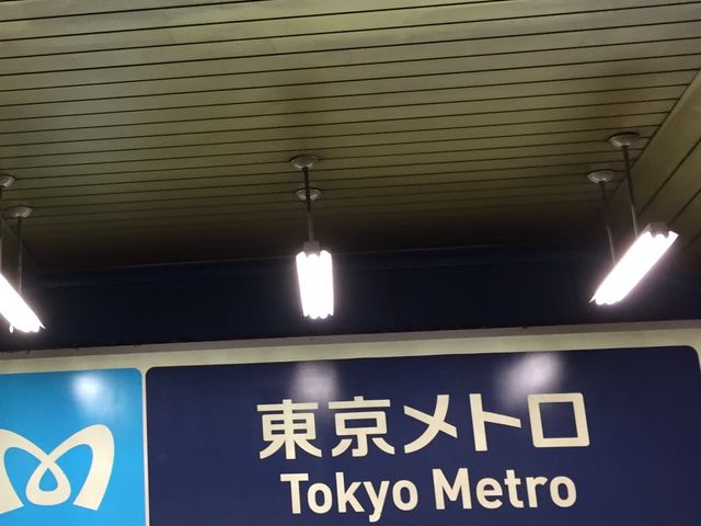 混み合う駅_東京メトロ銀座線新橋駅