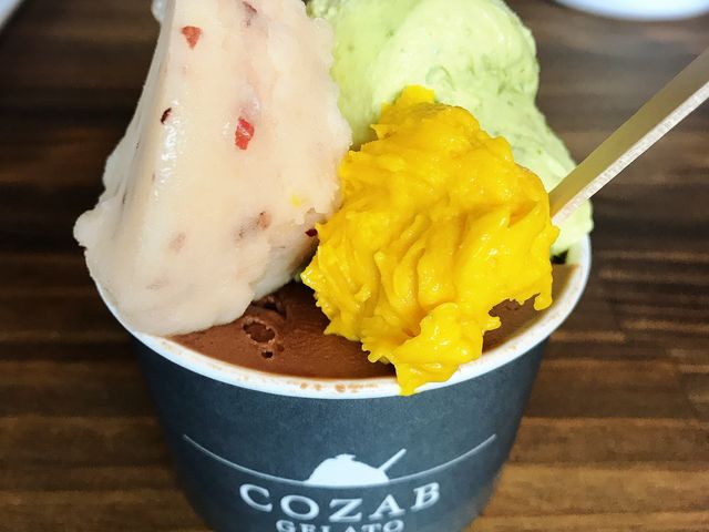りんご・ピスタチオ・チョコレート、おまけににカボチャプリンを付けていただきました!_COZAB GELATO