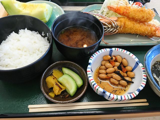 エビフライ定食です_灯台茶屋