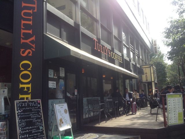 広いテラス席_タリーズコーヒー新宿御苑駅前店