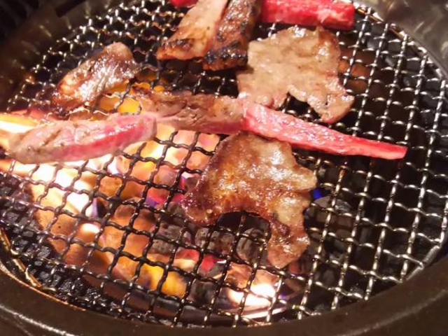 焼いてます_焼肉一丁 京橋