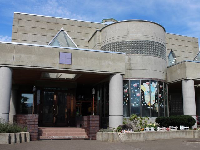 郷土館(1階が児童館)_中富良野町郷土館