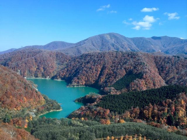 眼下に眺める「二居湖」_ドラゴンドラ